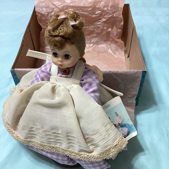 Madame Alexander Little Woman “MEG” Vintage Collector Doll - Picture 5 of 15